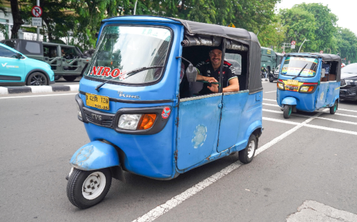 Fabio Di Giannantonio dan Franco Morbidelli Naik Bajaj Keliling Ibukota, Sebelum Balap di Sirkuit Mandalika
