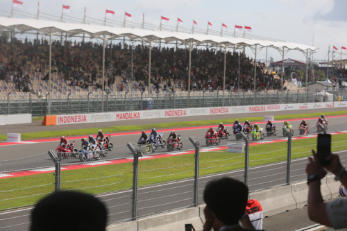 Marc Marquez, Marquez, MotoGP, Gak Nyangka, Marco Bezzecchi dan Aldeguer Asapi Marc Marquez di Sprint Race MotoGP Mandalika 2025