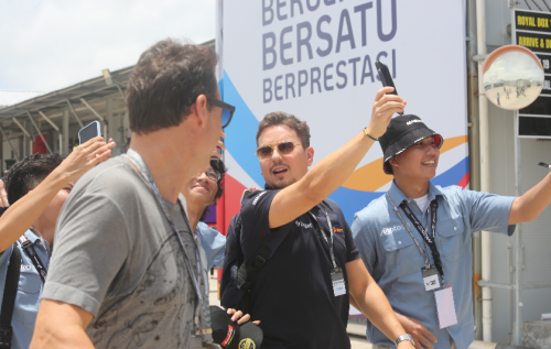 Gak Nyangka, Marco Bezzecchi dan Aldeguer Asapi Marc Marquez di Sprint Race MotoGP Mandalika 2025