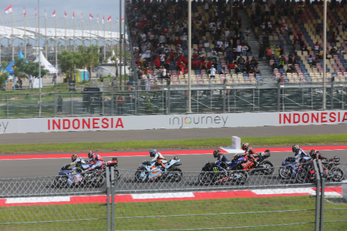 Gak Nyangka, Marco Bezzecchi dan Aldeguer Asapi Marc Marquez di Sprint Race MotoGP Mandalika 2025