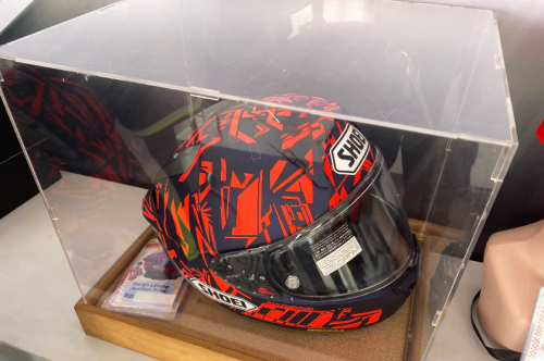 Lelang Helm Tanda Tangan Rossi dan Marc Marquez, Harga Buka Mulai Rp 7 Juta