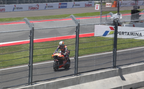 MotoGP, Pembalap 20 Tahun Fermin Aldeguer Lengkapi 4 Juara Berbeda di MotoGP Mandalika 2025