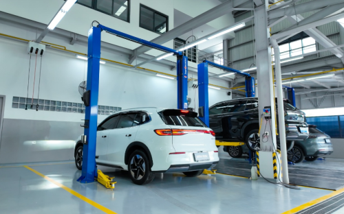 Gelly Indonesia Resmikan Dealer Premium Baru di Fatmawati Jaksel