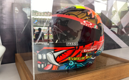 MotoGP, Valentino Rossi, Hasil Lelang, Helm AGV Tanda Tangan Legenda MotoGP Valentino Rossi Laku Rp 15 Juta