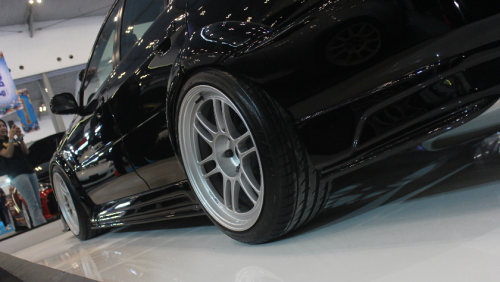 Berkat Cat Lokal Spider, Mitsubishi Lancer  Bersanding Keren dengan Lamborghini Aventador