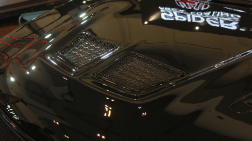 Berkat Cat Lokal Spider, Mitsubishi Lancer  Bersanding Keren dengan Lamborghini Aventador