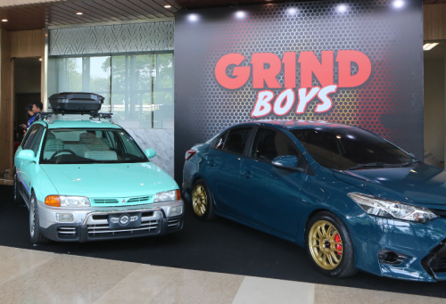 Berkat Cat Lokal Spider, Mitsubishi Lancer  Bersanding Keren dengan Lamborghini Aventador