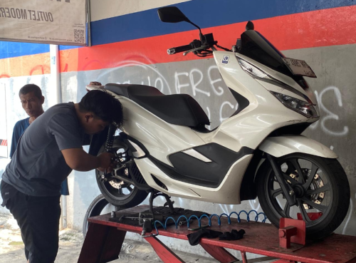 Honda, Yamaha, Update Harga Ban Motor Honda PCX dan Yamaha NMAX Terbaru di Moto Xpress
