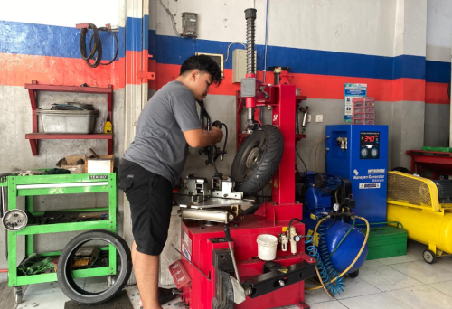 Honda, Yamaha, Update Harga Ban Motor Honda PCX dan Yamaha NMAX Terbaru di Moto Xpress