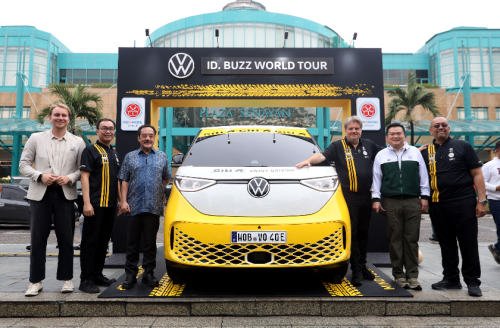 Kisah Rainer Zietlow Keliling Dunia ke 75 Negara Sejauh 80.000 Km Kendarai Mobil Listrik VW ID. BUZZ