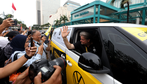 Kisah Rainer Zietlow Keliling Dunia ke 75 Negara Sejauh 80.000 Km Kendarai Mobil Listrik VW ID. BUZZ