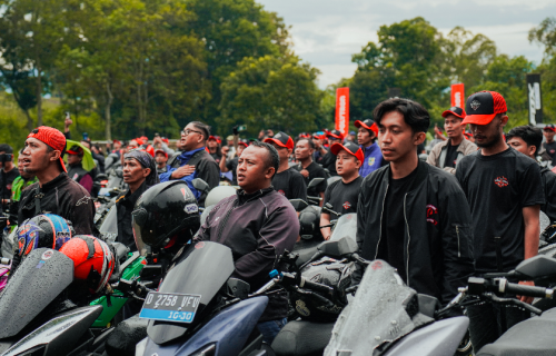 Heboh, 300 Motor Listrik Polytron FOX Isi Daya Baterai Bareng, Rekor MURI Pecah!
