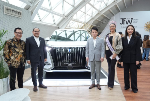 Dukung Pelaku Industri Kreatif, Denza D9 dan BYD Sealion 7 Hadir di Jakarta Fashion Week 2026