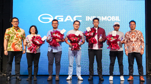 225 Keluarga Senyum Lebar, AION UT Resmi Handover ke Konsumen