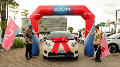 225 Keluarga Senyum Lebar, AION UT Resmi Handover ke Konsumen