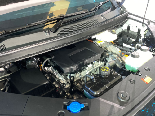 Duel MPV Keluarga Masa Kini: Toyota Innova Zenix Hybrid vs Wuling Cortez Darion