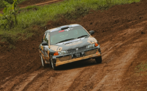 Jadi Juara Nasional Tim 2025, Dewa United Motorsports Tampil Impresif di Kejurnas Sprint Rally Seri Pamungkas