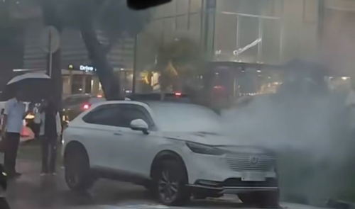 Mobil Terbakar, Jangan Panik! Begini Cara Selamatkan Diri dan Penumpang