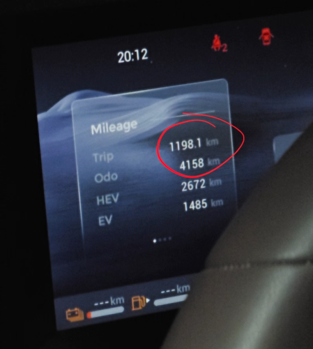 Wuling, Sekali Isi Full BBM dan Baterai, Wuling Darion PHEV Bisa Tempuh Jarak Segini