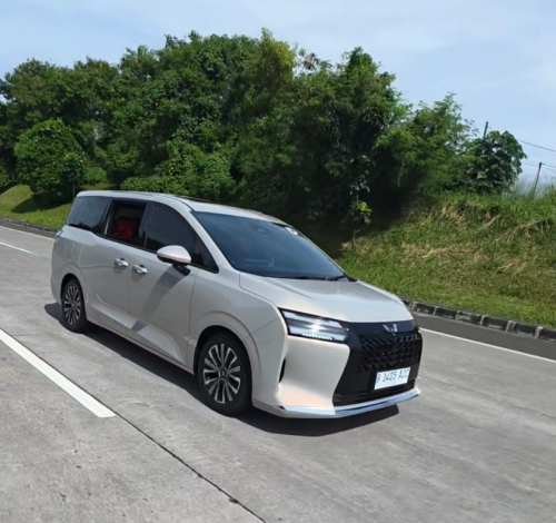 Wuling, Sekali Isi Full BBM dan Baterai, Wuling Darion PHEV Bisa Tempuh Jarak Segini