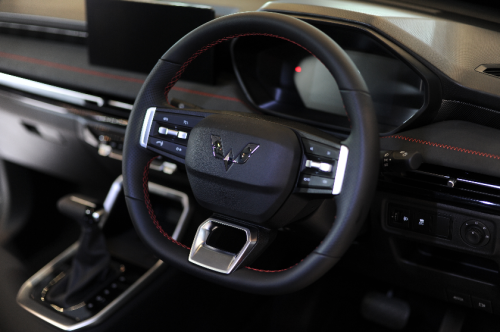 Wuling New Alvez Facelift Resmi Meluncur, Tampil Fresh Harga Rp 200 Jutaan