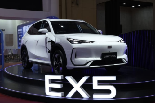 Geely, Geely Coolray SUV Mejeng di GJAW, Usung Teknologi ICE Dengan Banyak Fitur