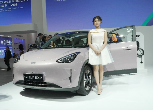 SUV Geely Coolray Mejeng di GJAW, Usung Teknologi ICE Dengan Banyak Fitur