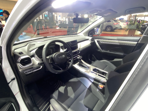 SUV Geely Coolray Mejeng di GJAW, Usung Teknologi ICE Dengan Banyak Fitur