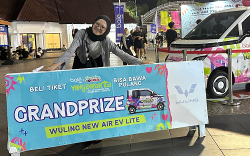 Wuling, Senyum Lebar, Julia Nurmayanti Nonton Musik Yokjakarta Bawa Pulang Wuling New Air ev Lite