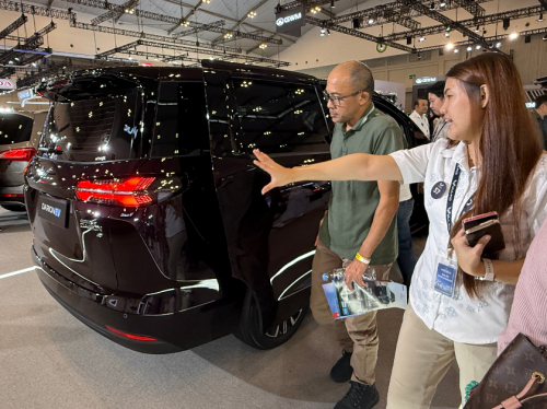 Wuling, Smart, Cuma di GJAW, Beli Mobil Wuling Bisa Bawa iPhone 17 Pro Max atau Pulang Smart TV 32 Inci