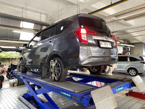 Toyota, Toyota Innova, Toyota Kijang Innova Ratna Listy Pecah Ban hingga Berasap di Jalan Tol, Apa Penyebabnya?