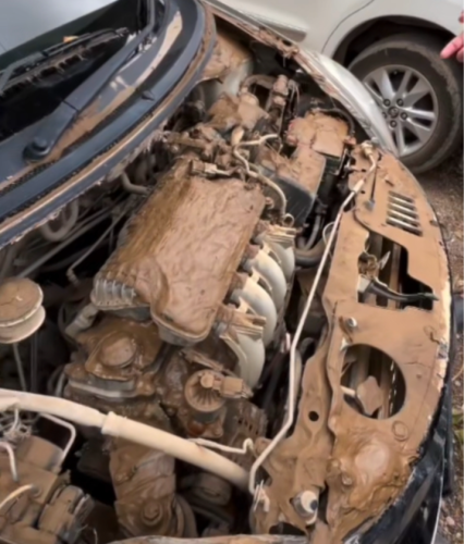 Mobil Terlanjur Terendam Banjir, Lakukan Ini Agar Kerusakan Tidak Semakin Parah