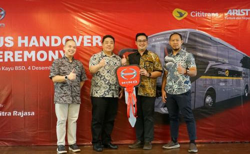 Dukung Transportasi Antarkota, Hino Serahkan 10 Bus Premium ke Cititrans