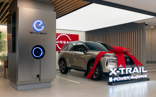 Nissan Indonesia Serahkan All New X-Trail e-POWER ke Pelanggan Pertamanya