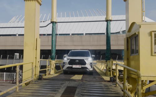 Toyota, Toyota Veloz Hybrid EV Sapa Komunitas Lokal Usai Tempuh Perjalanan 3.000 Km