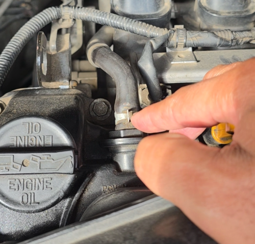 Ada Rembesan Oli di Sekitar Cover Kepala Silinder? Segera Cek Komponen Ini