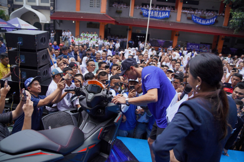 Bikin Heboh! Toprak Razgatlioglu 'Nongkrong' Bareng Siswa SMK Negeri 39