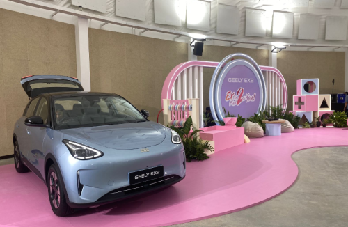 Geely, Bernuansa Pink, Acara Geely EX2 di Spike Air Dome Berlangsung Meriah