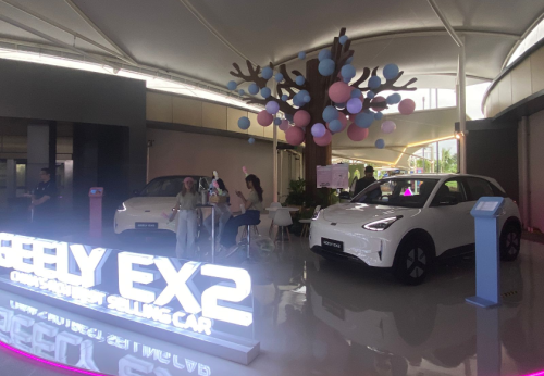 Geely, Bernuansa Pink, Acara Geely EX2 di Spike Air Dome Berlangsung Meriah