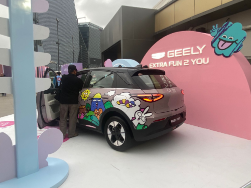 Geely, Bernuansa Pink, Acara Geely EX2 di Spike Air Dome Berlangsung Meriah
