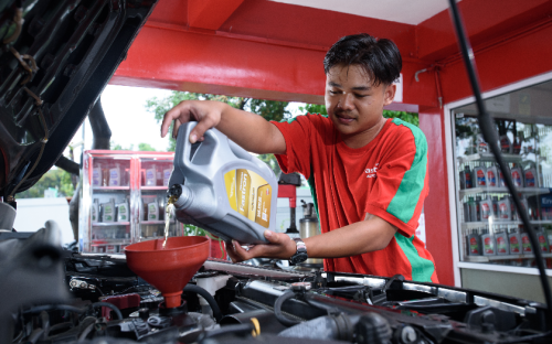 Jangan Tunggu Kilometer, Ini 3 Tanda Oli Mesin Harus Segera Diganti