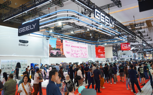 Geely, Hanya di IIMS 2026, Bawa Pulang Mobil Baru Geely EX2 Gratis Portable Charger