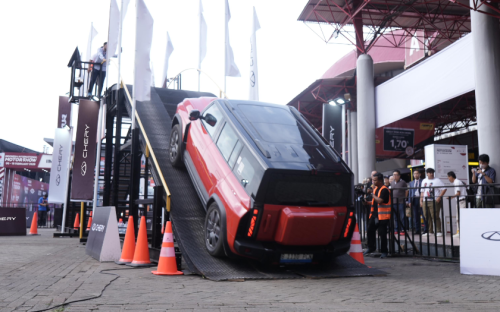 Wagub DKI Jakarta Kunjungi Booth Chery, J6T Cocok Buat Kamping Nih!