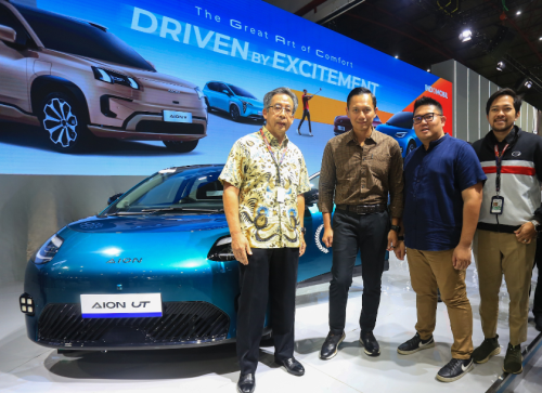 Kejutan Hari ke-9, Agus Harimurti Yudhoyono Sapa Mobil-Mobil di IIMS 2026