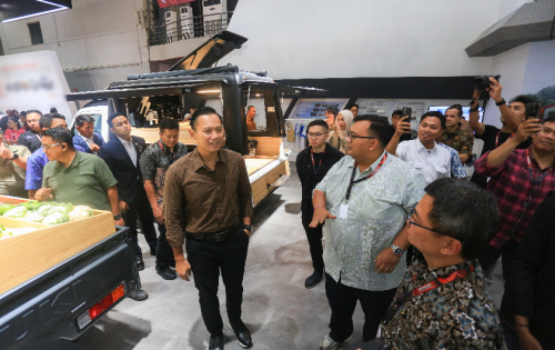 Kejutan Hari ke-9, Agus Harimurti Yudhoyono Sapa Mobil-Mobil di IIMS 2026