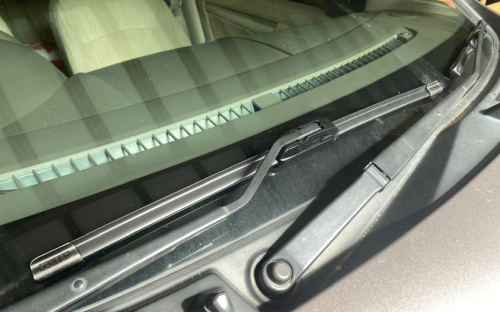 Cara Mudah Ganti Wiper Mobil yang Sudah Keset, Bisa Dilakukan Sendiri di Rumah