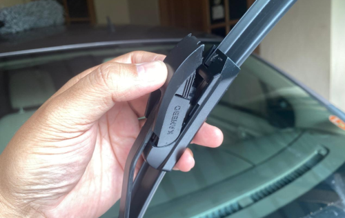 Cara Mudah Ganti Wiper Mobil yang Sudah Keset, Bisa Dilakukan Sendiri di Rumah