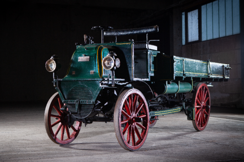 Mercedes-Benz, 130 Tahun Mercedes-Benz Trucks, Lompatan Besar dari Mesin 2 Silinder ke Era Listrik eActros 600