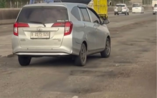 Hantam Jalan Tol Berlubang, Pemilik Mobil Berbagi Pengalaman Klaim Ban Baru ke Jasa Marga