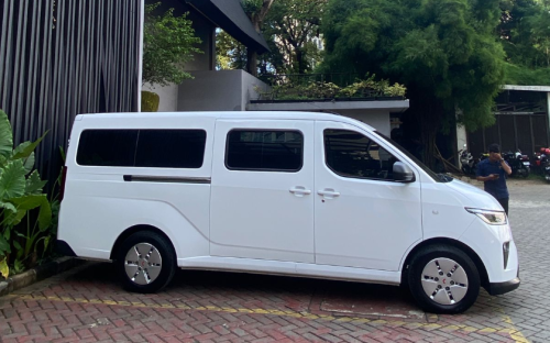 Wuling, Wuling Donasikan 2 Unit Mitra EV Minibus untuk Operasional Sosial